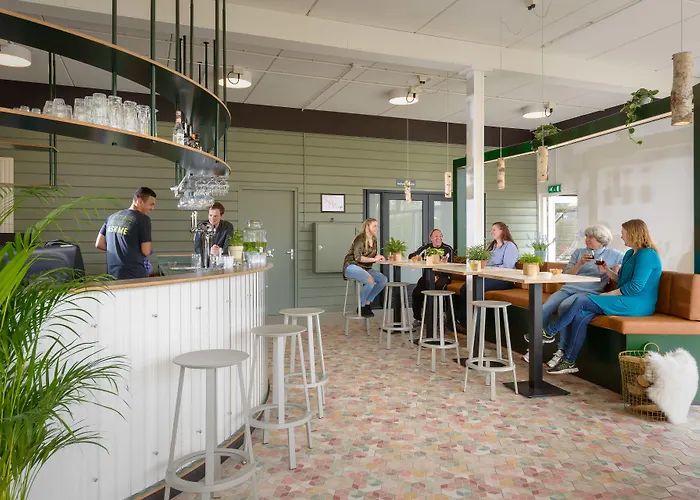 Stayokay - Nationaal Park De Biesbosch Хостел *