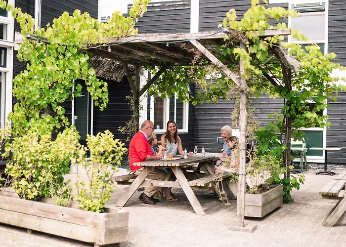 Stayokay - Nationaal Park De Biesbosch Хостел Дордрехт